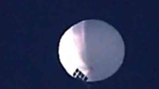 SNIMAK RUŠENJA KINESKOG ŠPIJUNSKOG BALONA: Oborio ga <span style='color:red;'><b>američki avion</b></span> F-22 raptor raketom dometa do 120 km! (VIDEO)